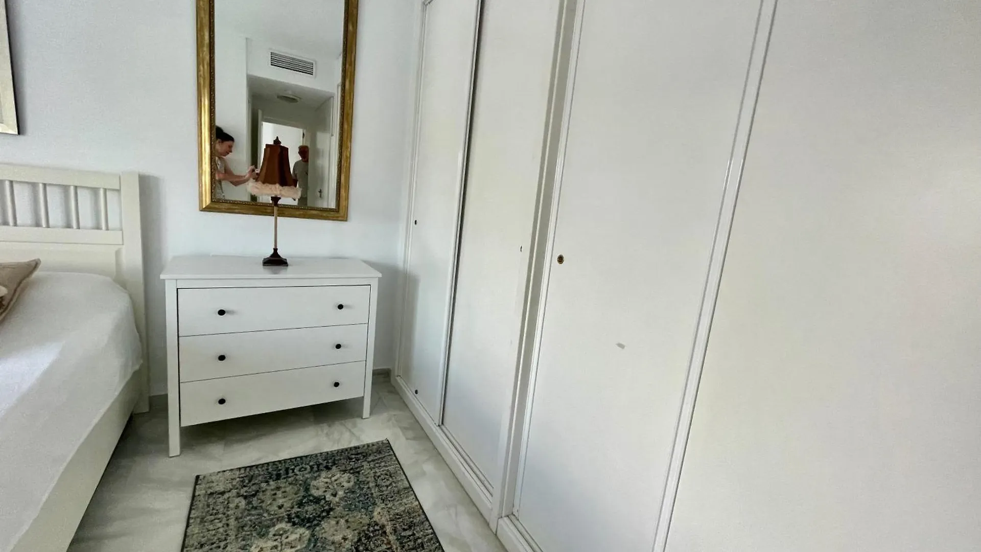 Moderno Apartamento Con Terraza Y Vista Al Mar A 5 Min Pto. Banus Marbella