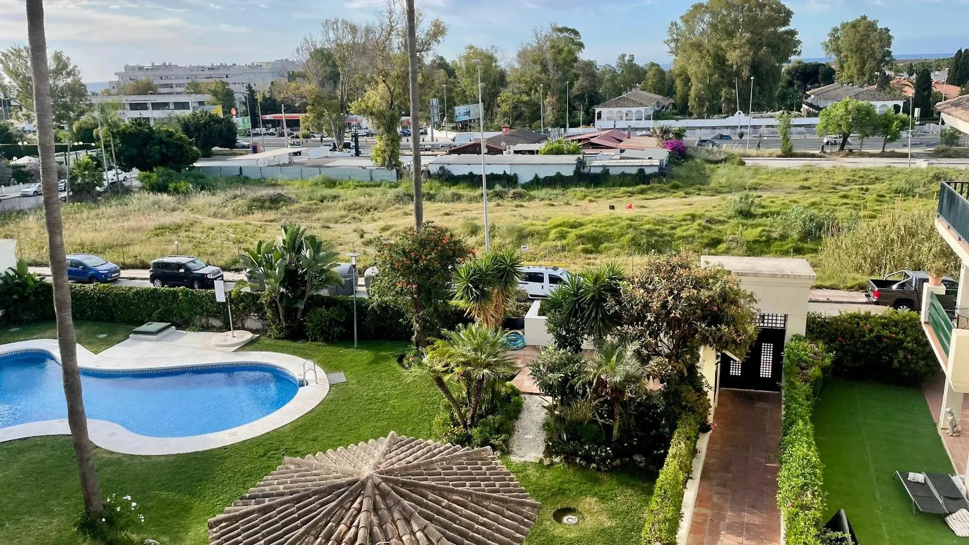 アパート Moderno Apartamento Con Terraza Y Vista Al Mar A 5 Min Pto. Banus マルベーリャ